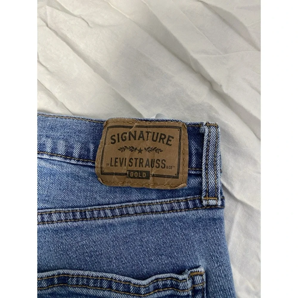 Signature Levi Strauss Gold 34x36 Relaxed Fit Jeans Light Wash Stretch Denim - Picture 3 of 10